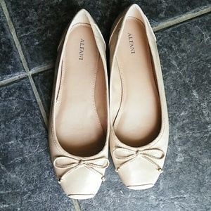 Alfani beige glittery flats 9.5